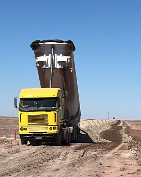 Camión tolva en transporte de áridos